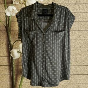 Jach's Girlfriend New York Large short sleeve button up olive and white blouse.